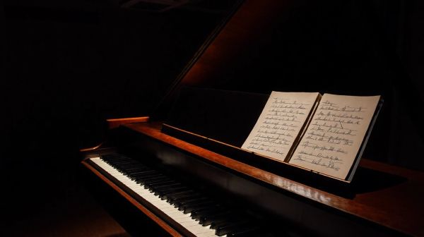 Découvrez comment le piano stimule votre créativité musicale